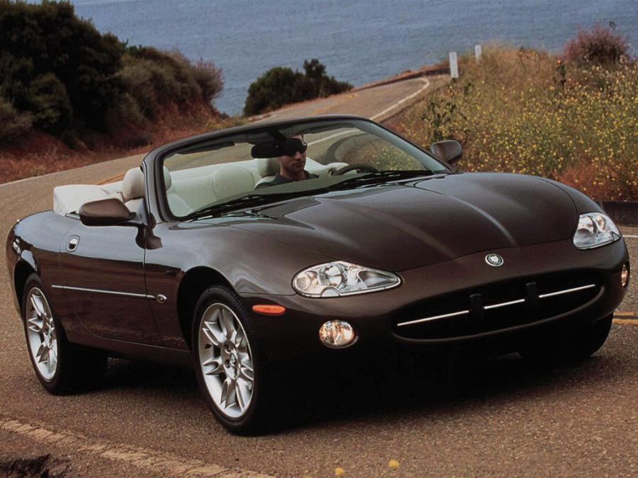  Jaguar XK8 Convertible 1996 года  (фото 4 из 21)